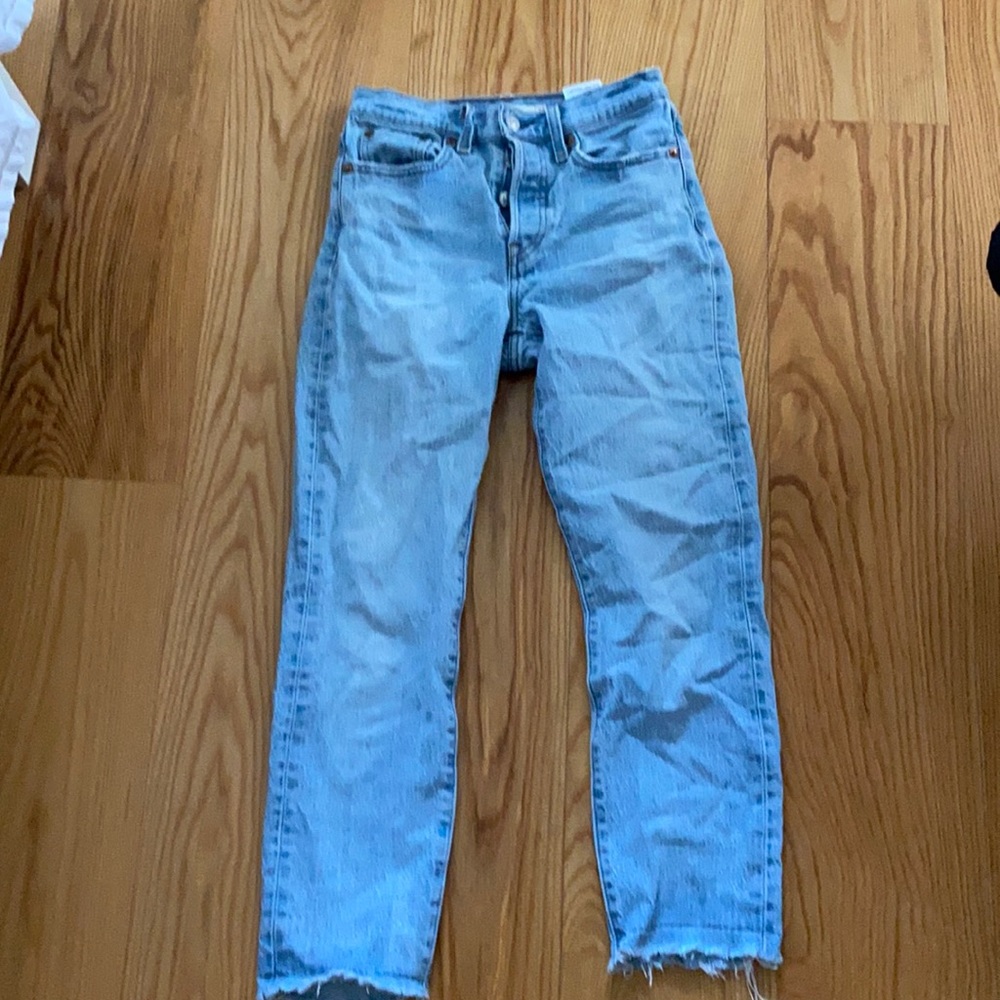 Levi’s jeans. Super cute and comfy. Ankle length size 24